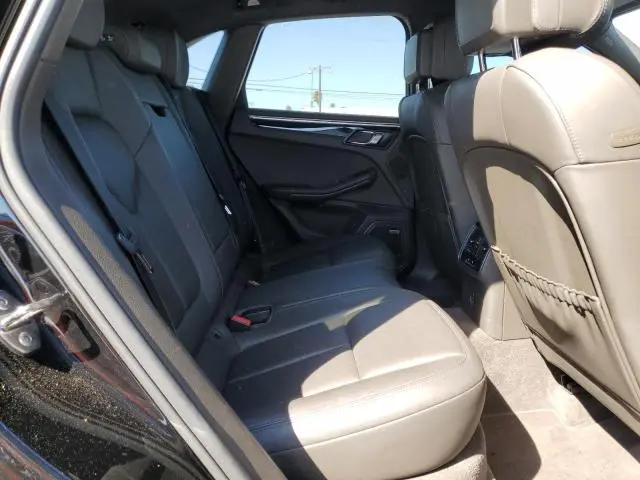2017 PORSCHE MACAN   