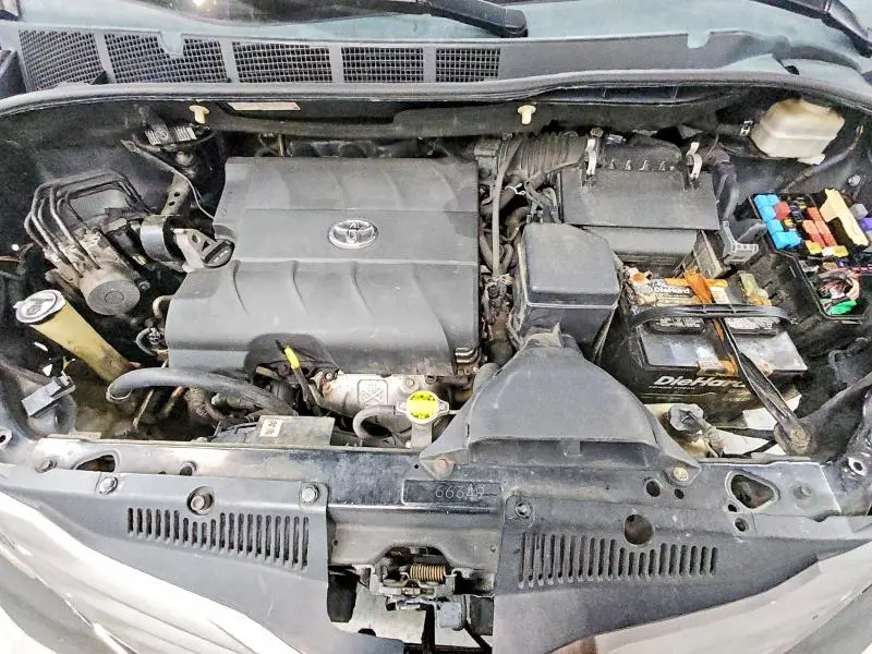 2014 TOYOTA SIENNA XLE 7-PASSENGER  