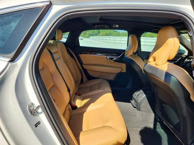 2020 VOLVO S90 T6 MOMENTUM  