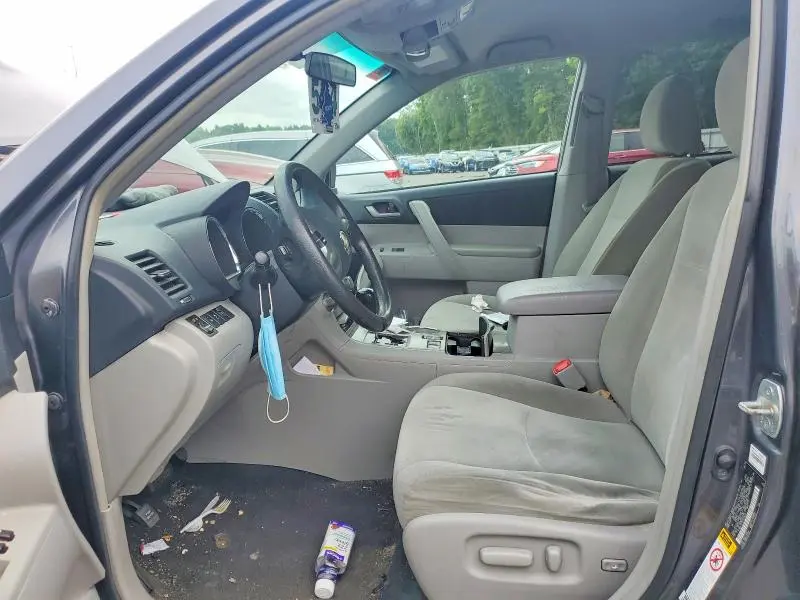 2013 TOYOTA HIGHLANDER PLUS  