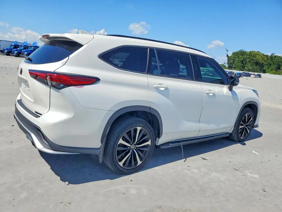 2021 TOYOTA HIGHLANDER XSE  
