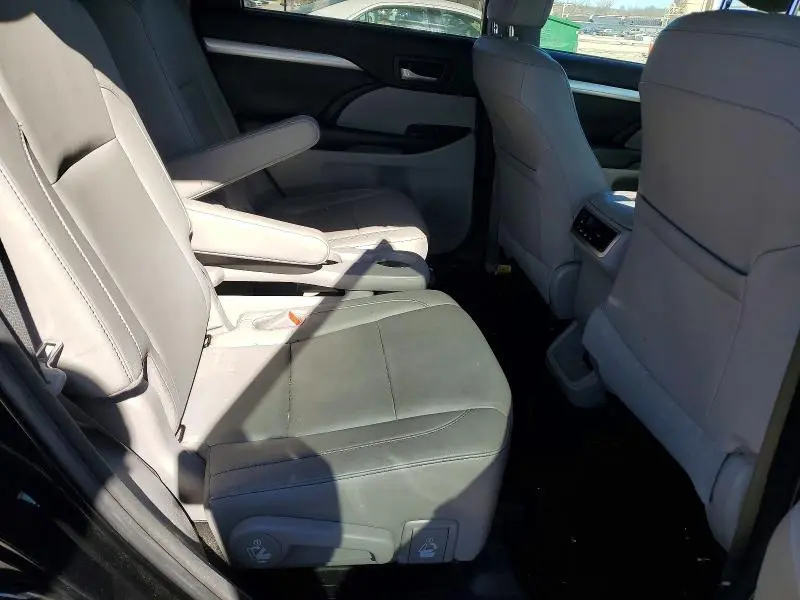 2017 TOYOTA HIGHLANDER XLE  