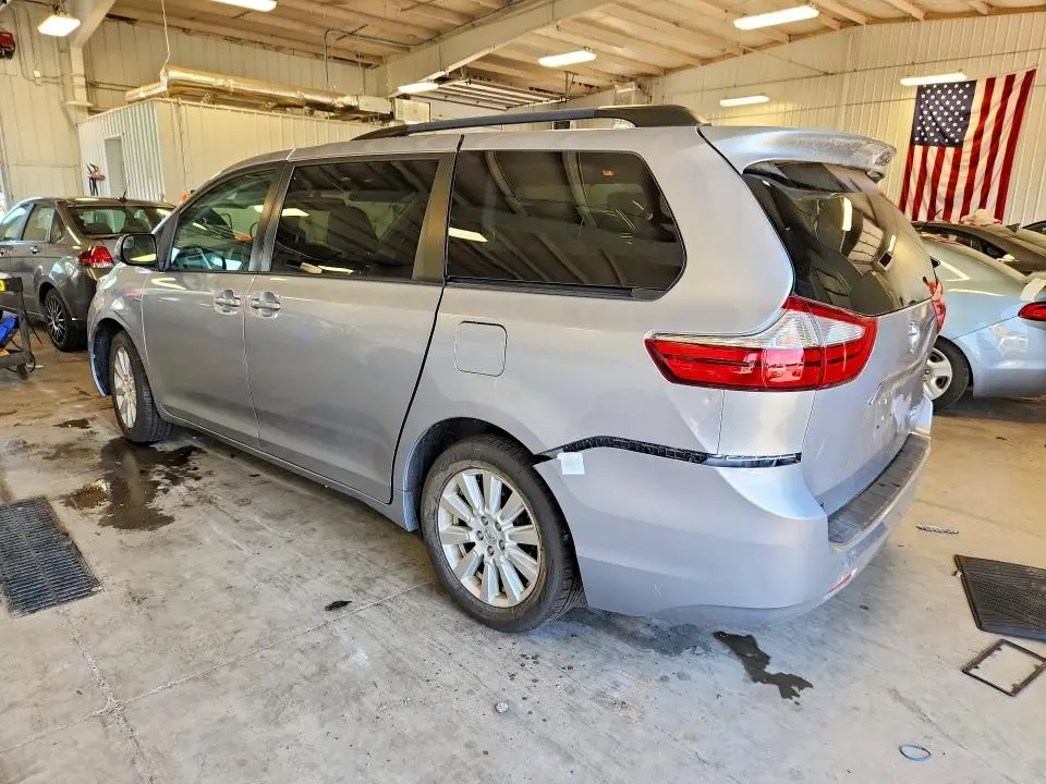 2017 TOYOTA SIENNA LE  