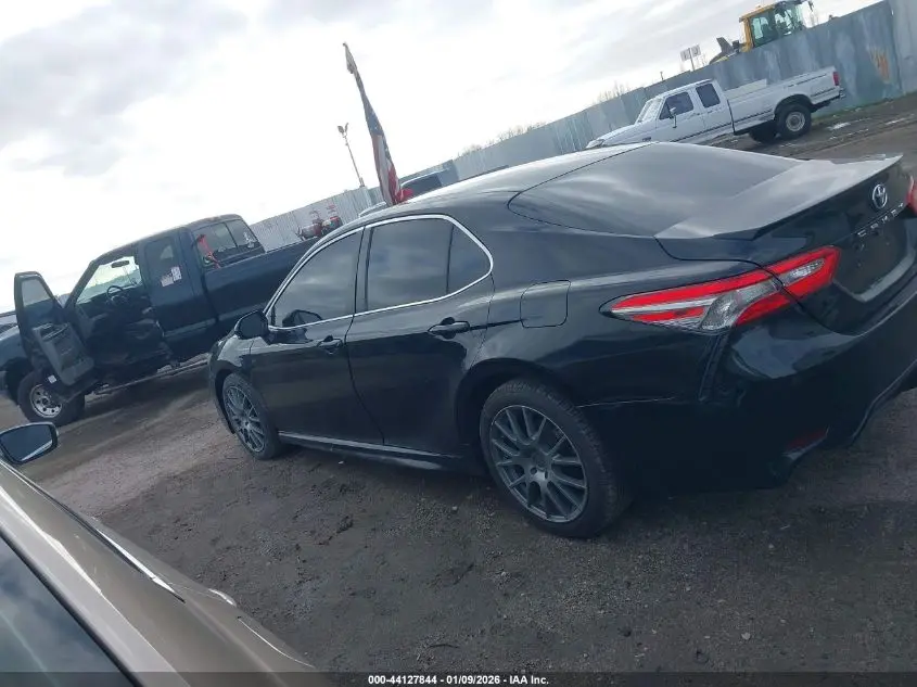 2018 TOYOTA CAMRY SE