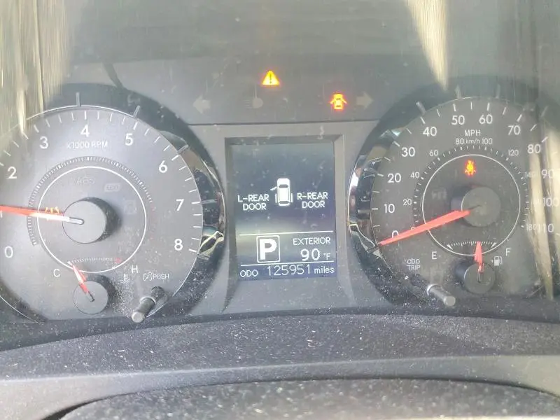 2017 TOYOTA SIENNA LE  