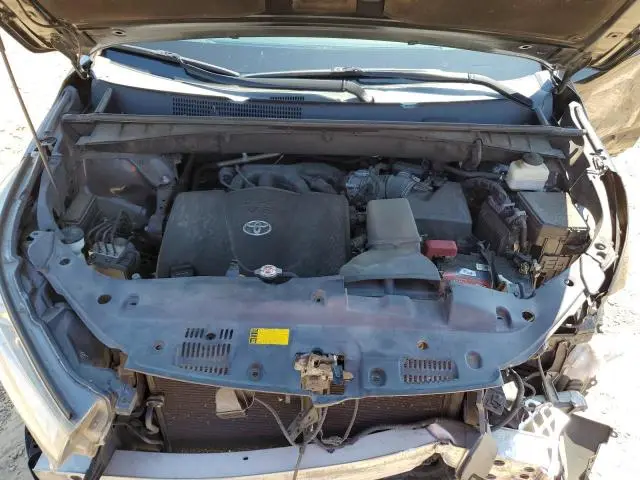 2018 TOYOTA HIGHLANDER SE  