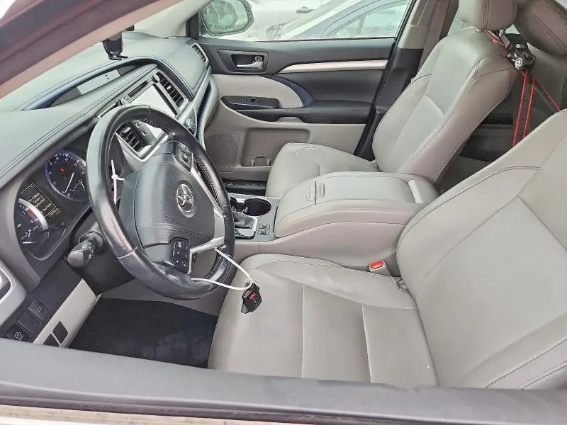 2017 TOYOTA HIGHLANDER XLE  