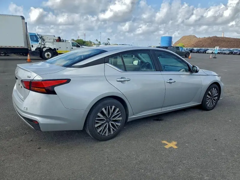 2023 NISSAN ALTIMA SV  