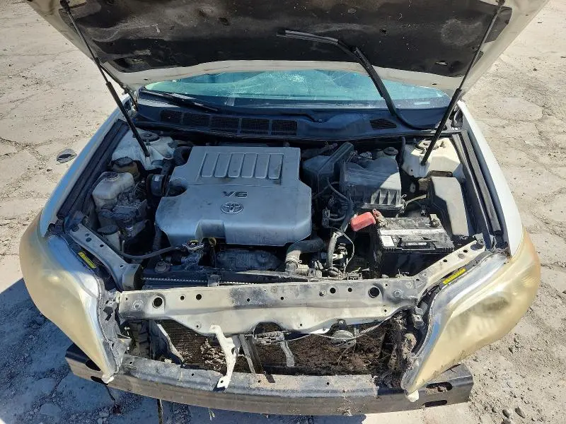 2011 TOYOTA AVALON   