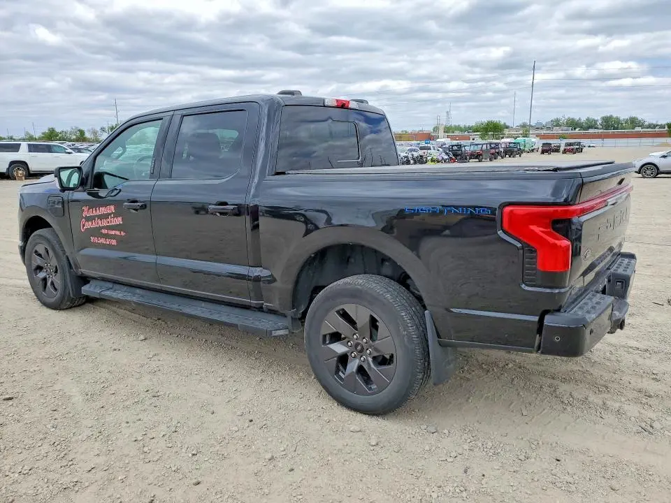 2022 FORD F150 LIGHTNING PRO  