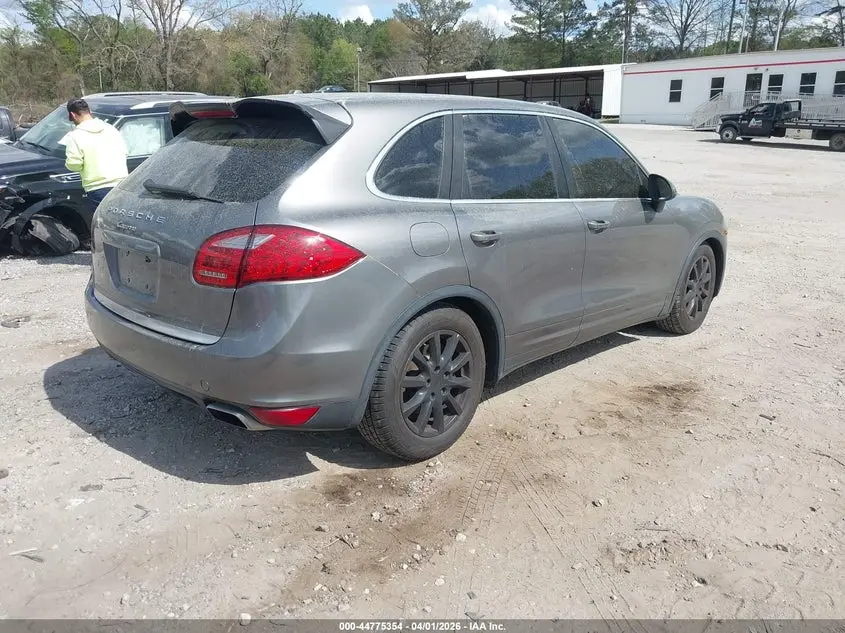 2013 PORSCHE CAYENNE  