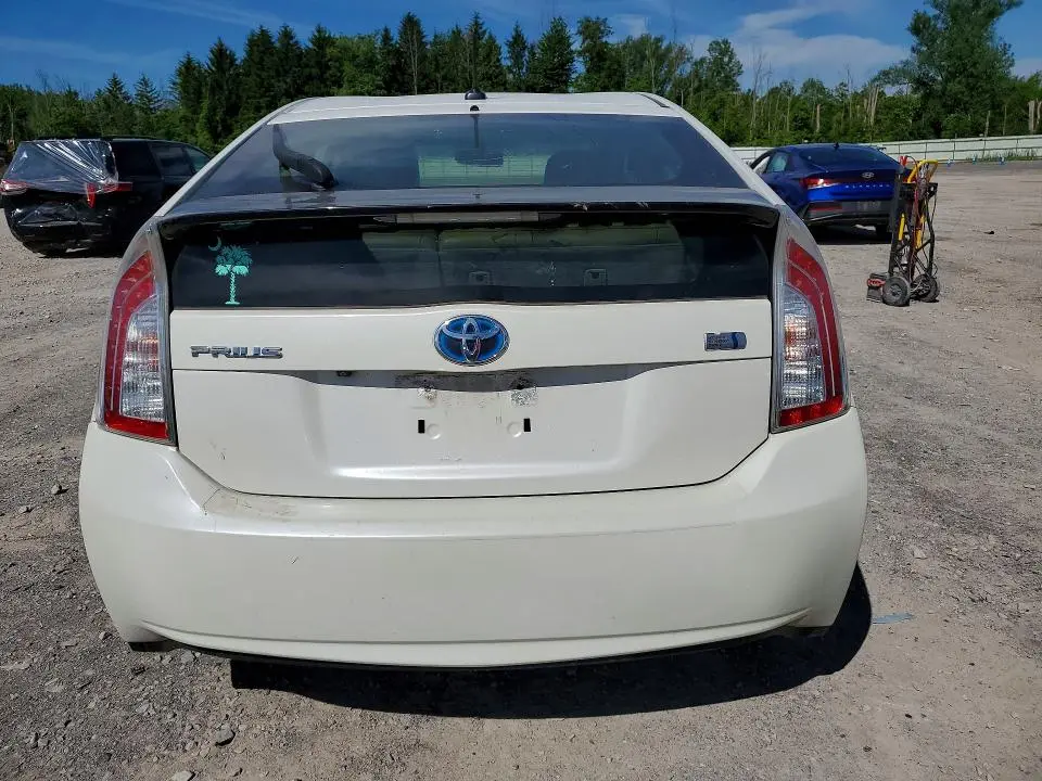 2014 TOYOTA PRIUS THREE  