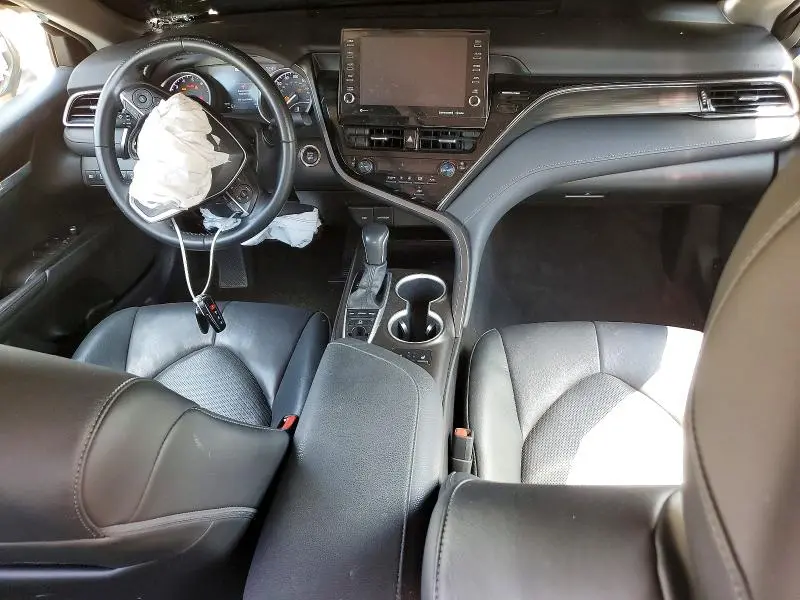 2021 TOYOTA CAMRY XLE  