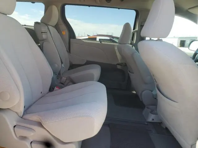 2012 TOYOTA SIENNA LE  
