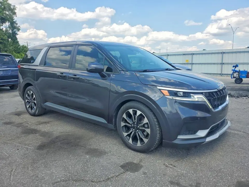 2022 KIA CARNIVAL EX  