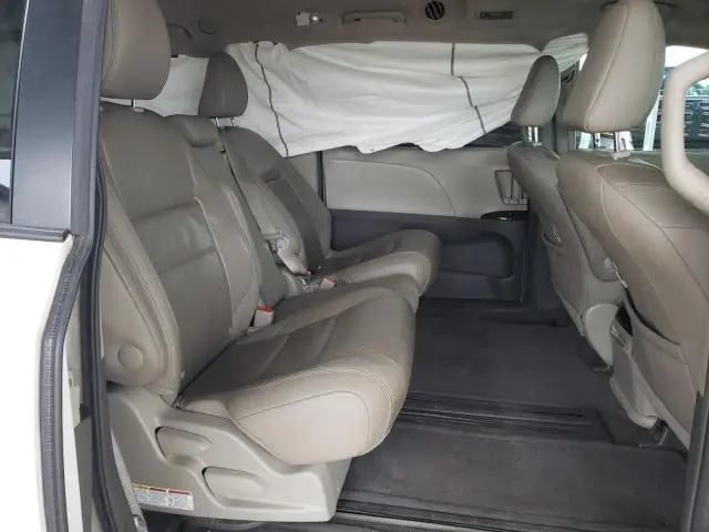 2015 TOYOTA SIENNA XLE  