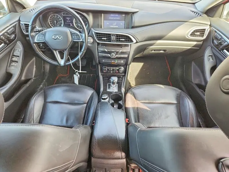 2017 INFINITI QX30 LUXURY  