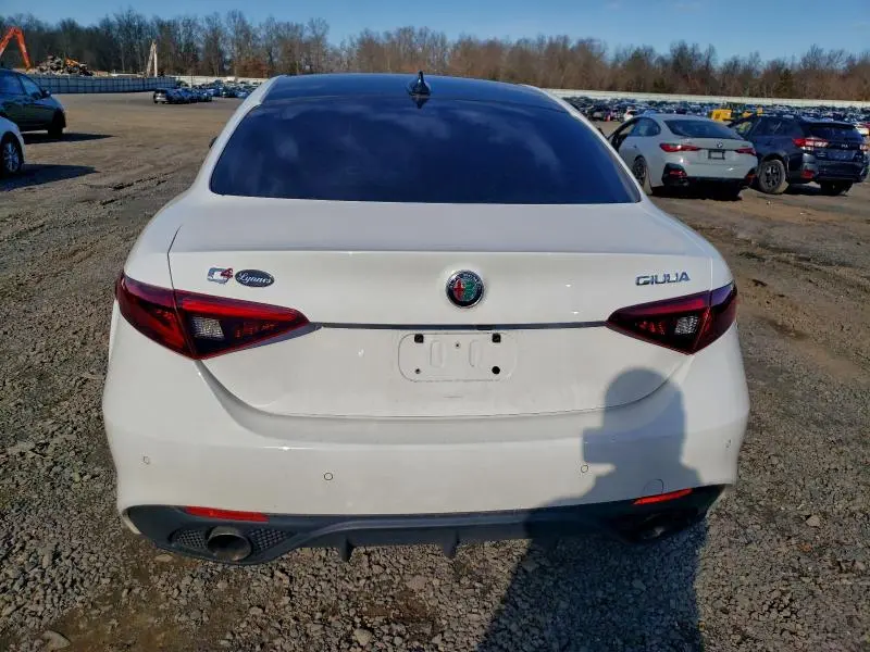2022 ALFA ROMEO GIULIA SUPER  