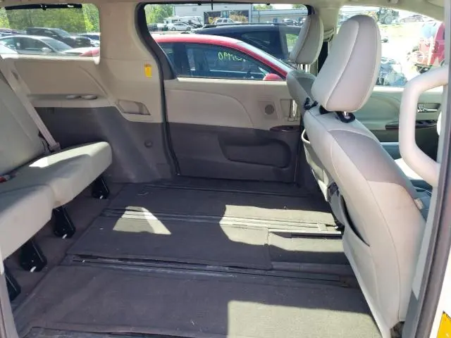 2014 TOYOTA SIENNA XLE  