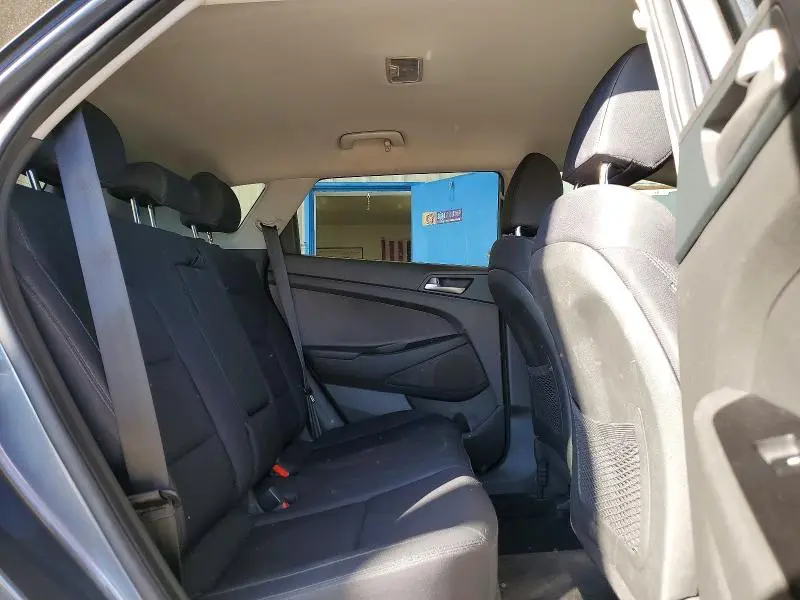 2021 HYUNDAI TUCSON SE  