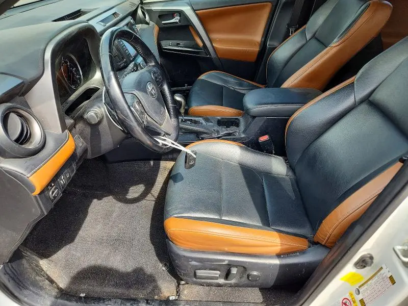 2016 TOYOTA RAV4 SE  