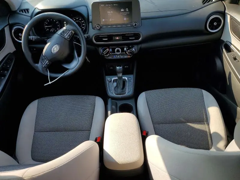 2022 HYUNDAI KONA SE  