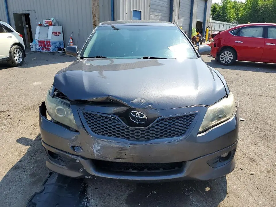 2011 TOYOTA CAMRY SE  