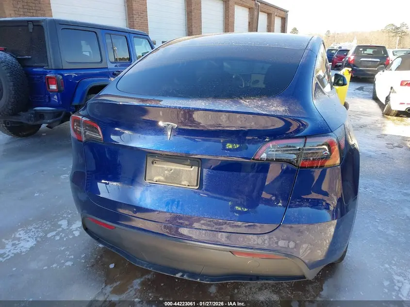 2024 TESLA MODEL Y RWD