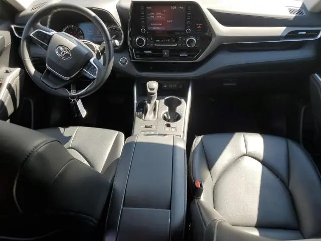 2022 TOYOTA HIGHLANDER XLE  
