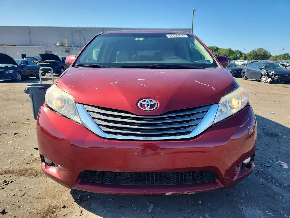 2012 TOYOTA SIENNA XLE 8-PASSENGER  