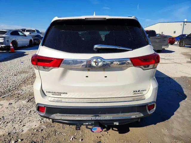 2018 TOYOTA HIGHLANDER SE  