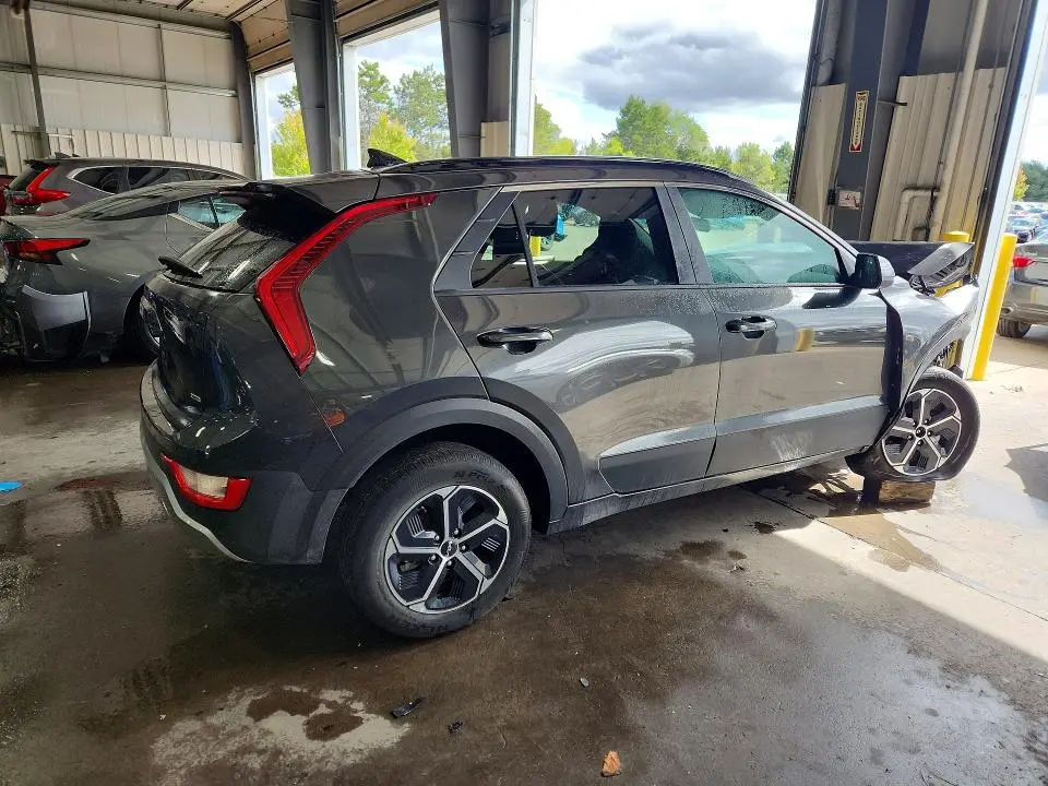2023 KIA NIRO LX  