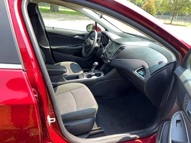 2017 CHEVROLET CRUZE LT  