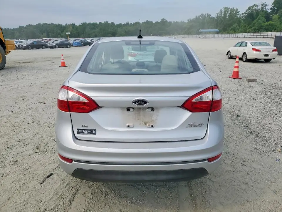 2016 FORD FIESTA SE  