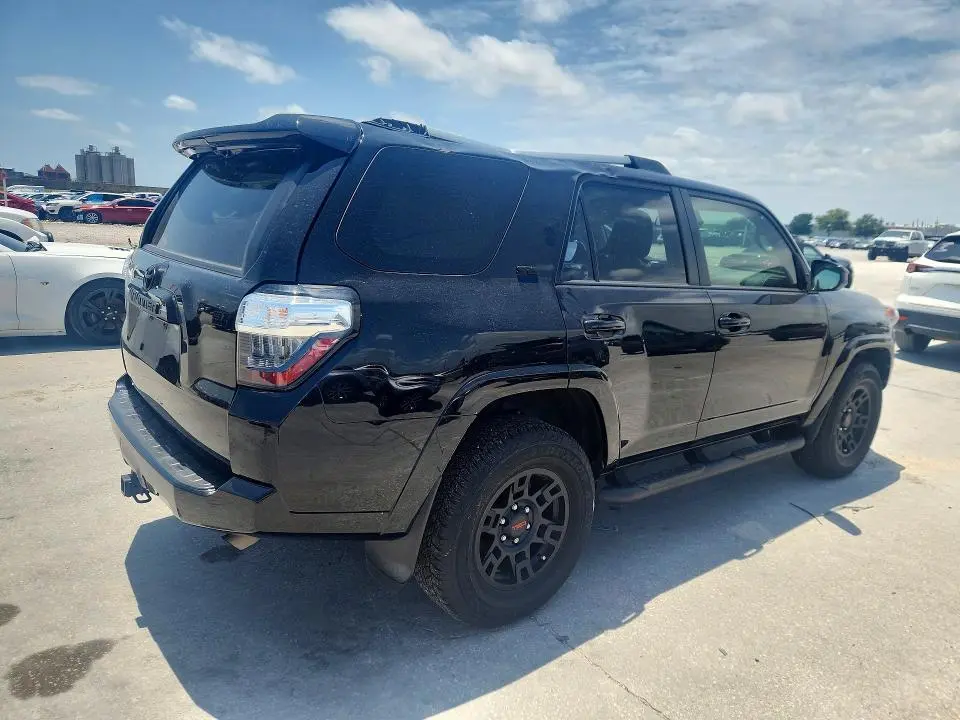2023 TOYOTA 4RUNNER SR5  
