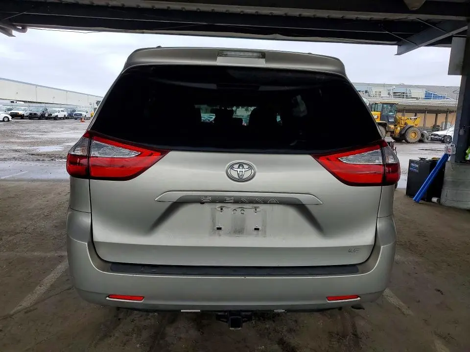 2016 TOYOTA SIENNA LE  