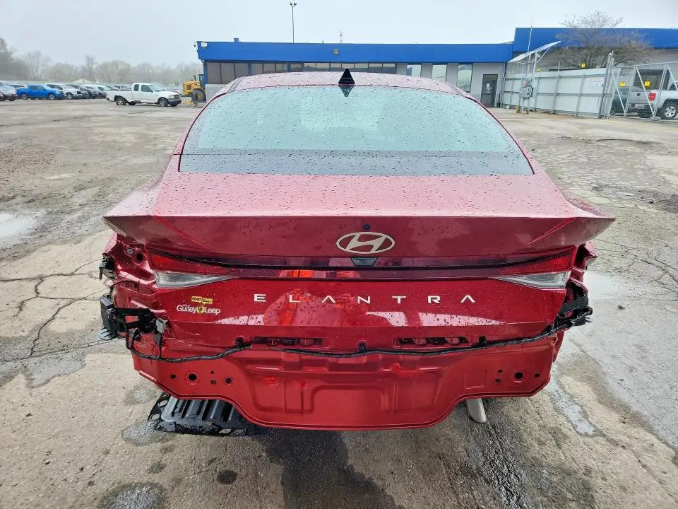 2025 HYUNDAI ELANTRA SE  