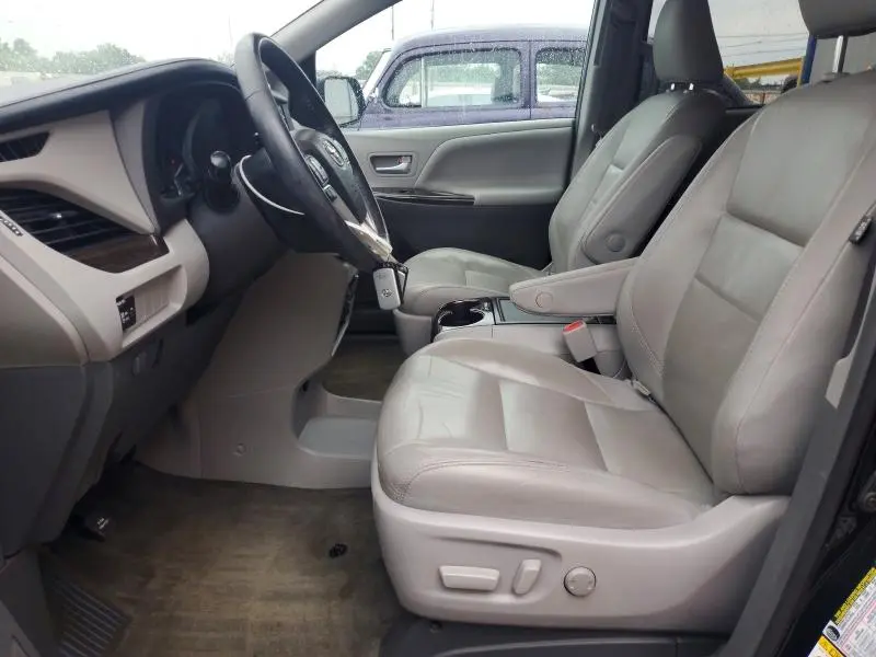 2018 TOYOTA SIENNA XLE 8-PASSENGER  
