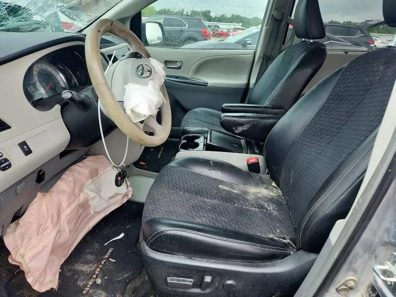 2013 TOYOTA SIENNA SPORT  