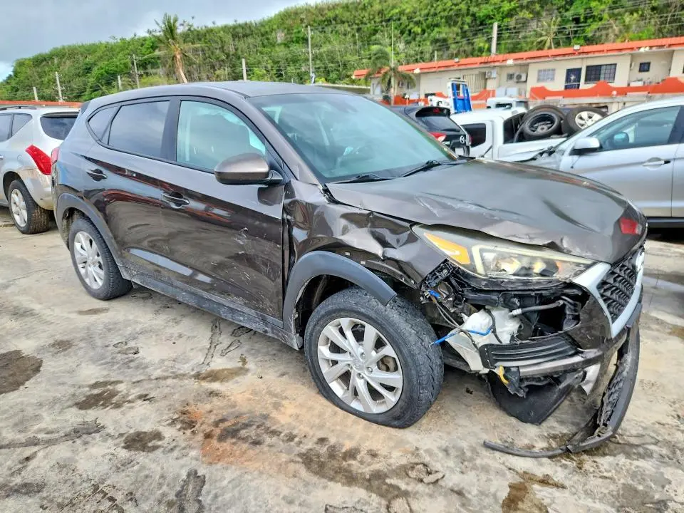 2020 HYUNDAI TUCSON SE  