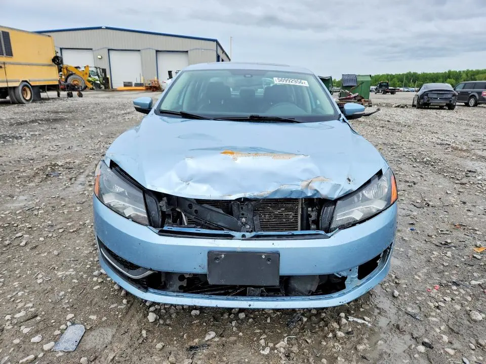 2013 VOLKSWAGEN PASSAT SE  