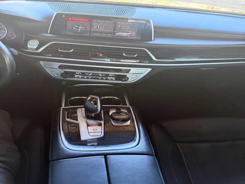 2019 BMW 750 XI  