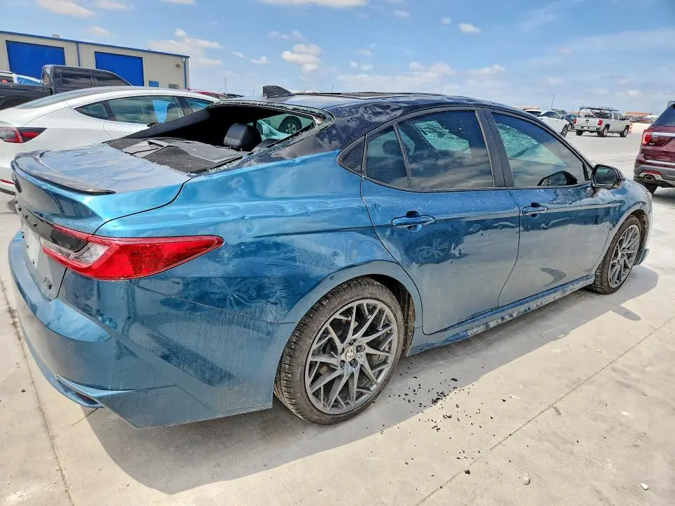 2025 TOYOTA CAMRY XSE  