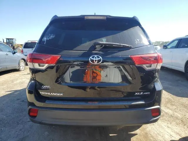 2017 TOYOTA HIGHLANDER SE  