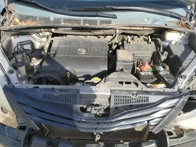 2013 TOYOTA SIENNA LE