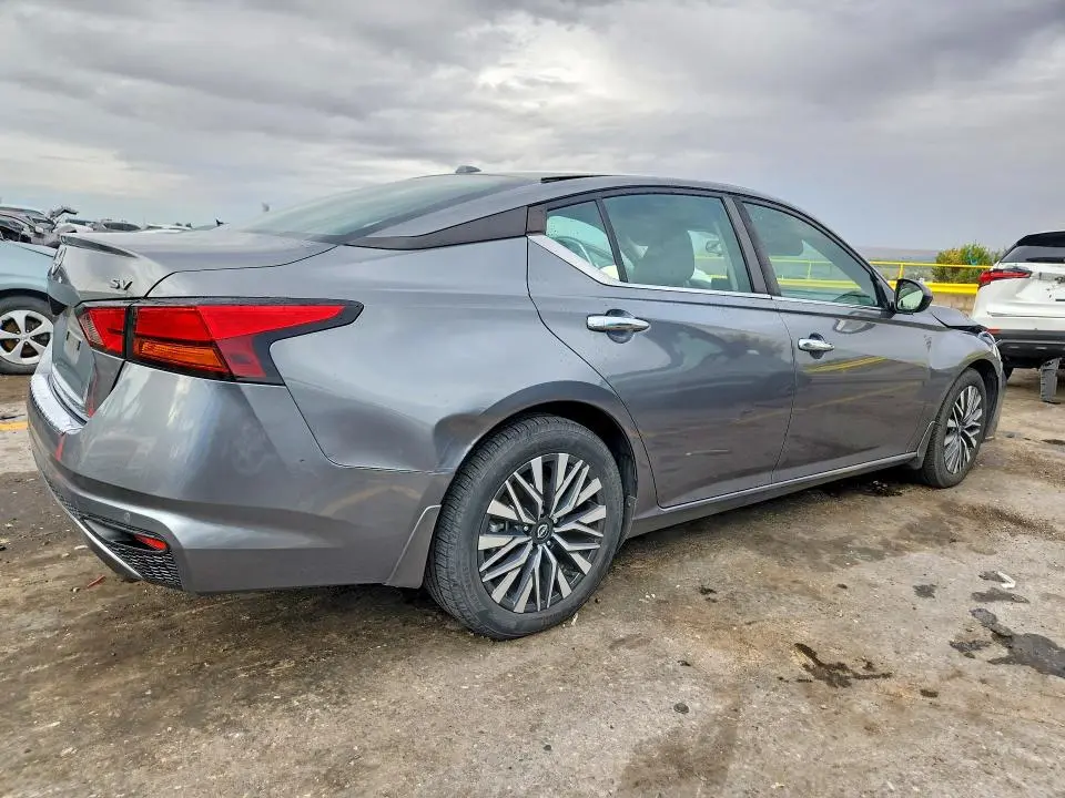 2023 NISSAN ALTIMA SV  