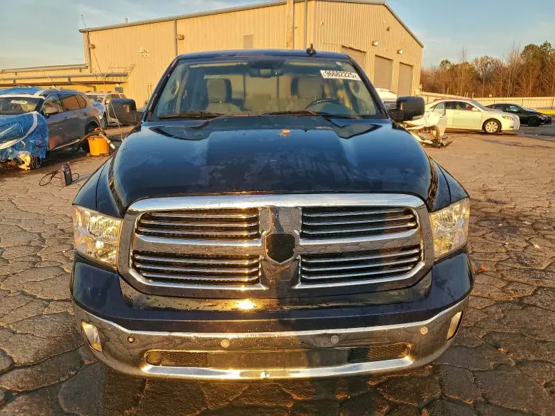 2016 RAM 1500 SLT  
