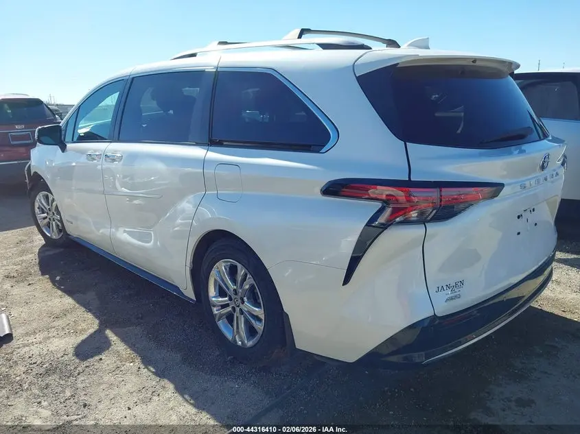2021 TOYOTA SIENNA PLATINUM
