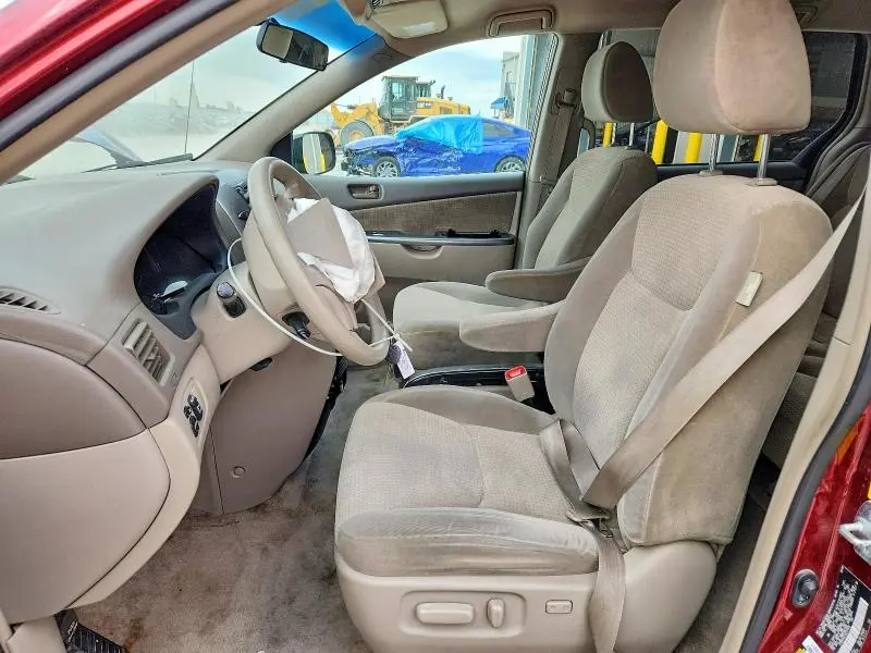 2010 TOYOTA SIENNA LE 7-PASSENGER  