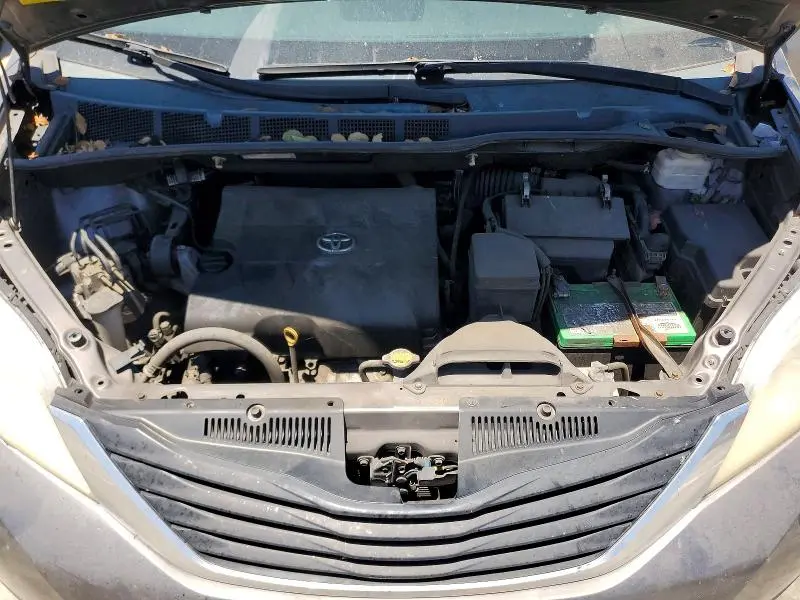 2011 TOYOTA SIENNA   